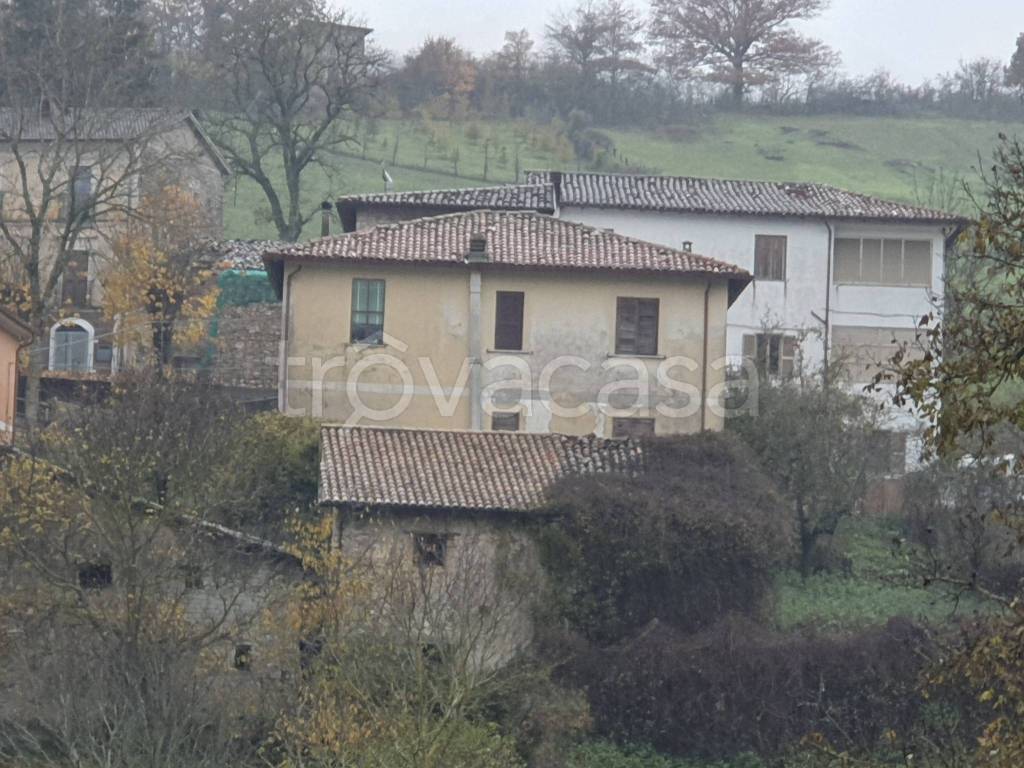 Villa in vendita a Posta frazione Favischio, 42