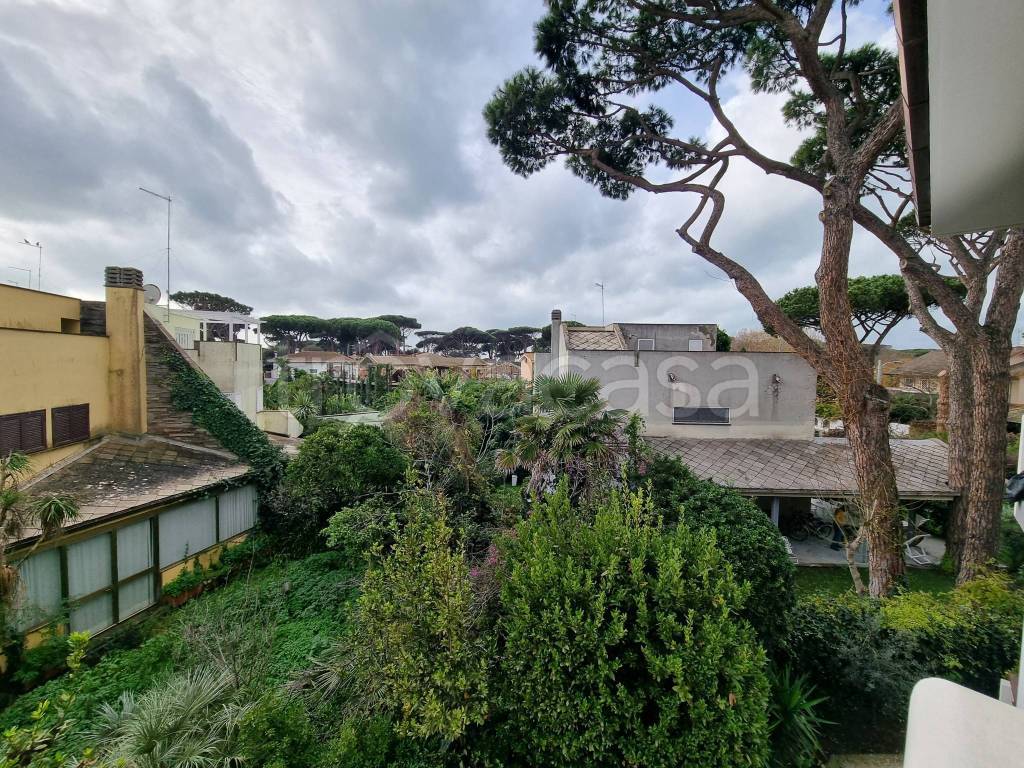 Appartamento in vendita a Fiumicino via Peschici