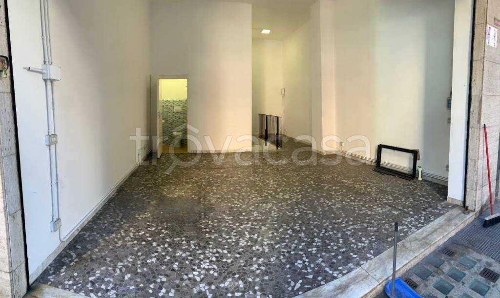 Negozio in in affitto da privato a Bari via Alessandro Maria Calefati, 218