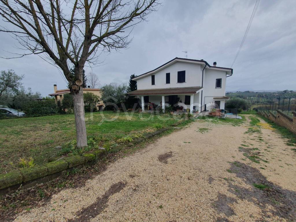 Villa in vendita a Fara in Sabina via dell'Arci