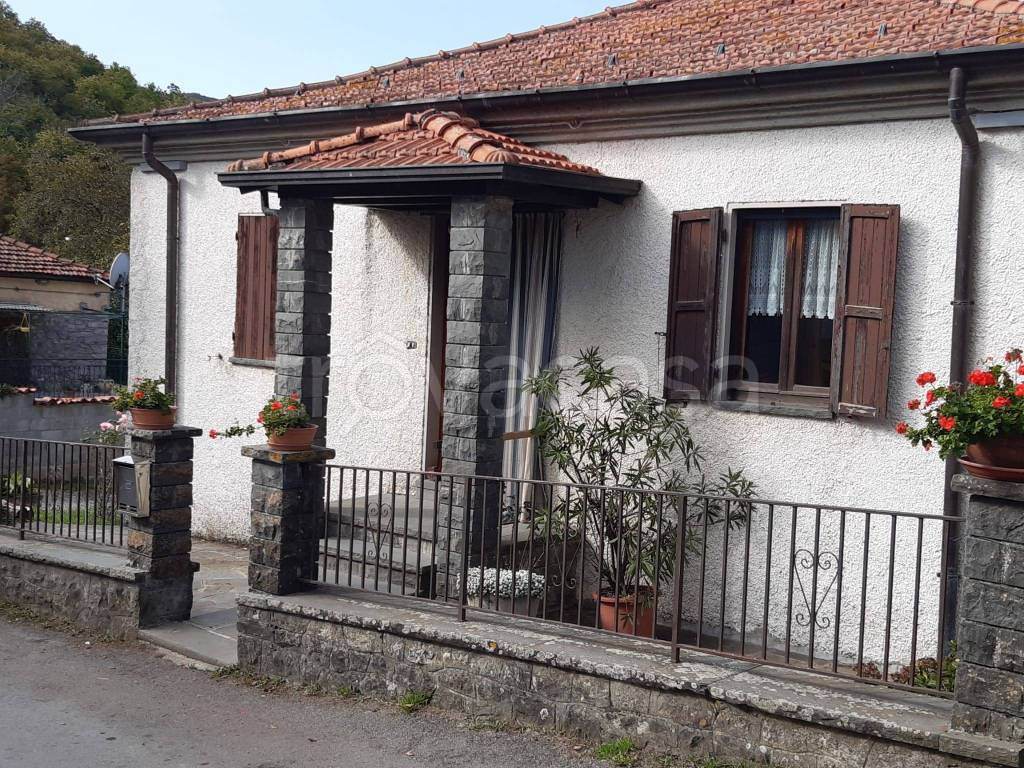 Villa in in vendita da privato ad Albareto strada Folta, 35
