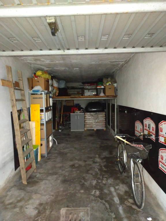 Garage in vendita a Tradate via Francesco Rismondo, 3