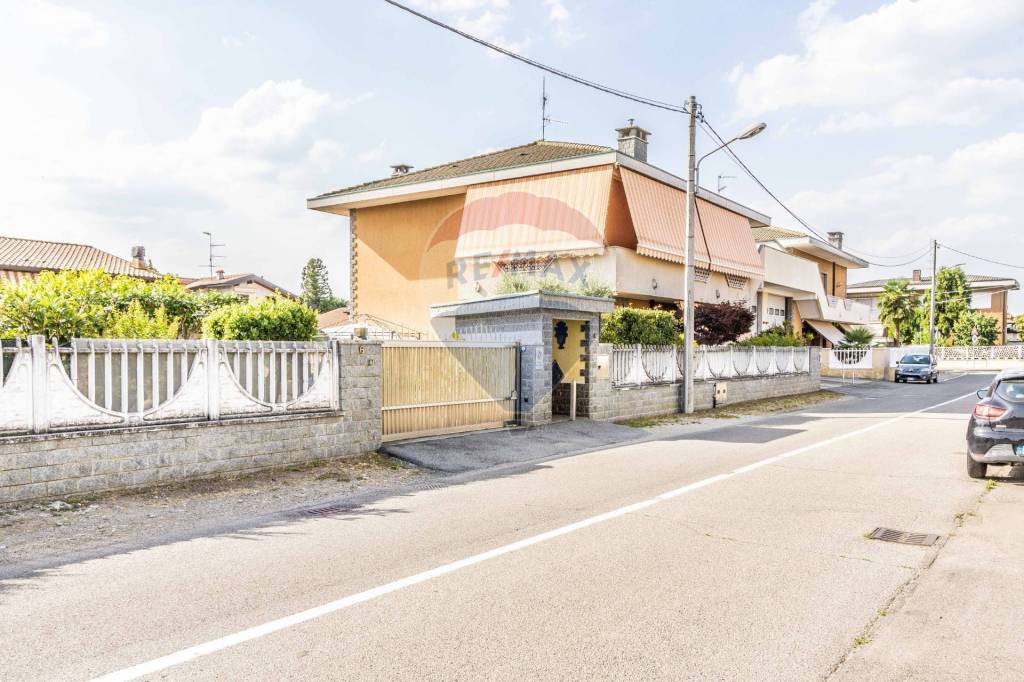 Villa in vendita a Ferno via adige, 6