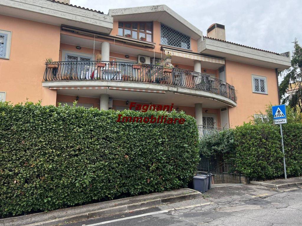 Appartamento in vendita ad Albano Laziale via Giuseppe Verdi