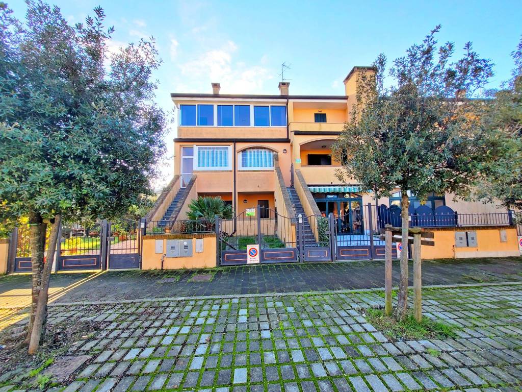 Villa a Schiera in vendita a Comacchio viale Dante Alighieri