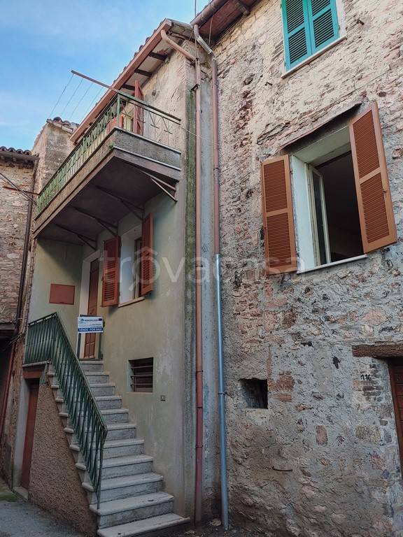 Casa Indipendente in vendita a Giano dell'Umbria montecchio