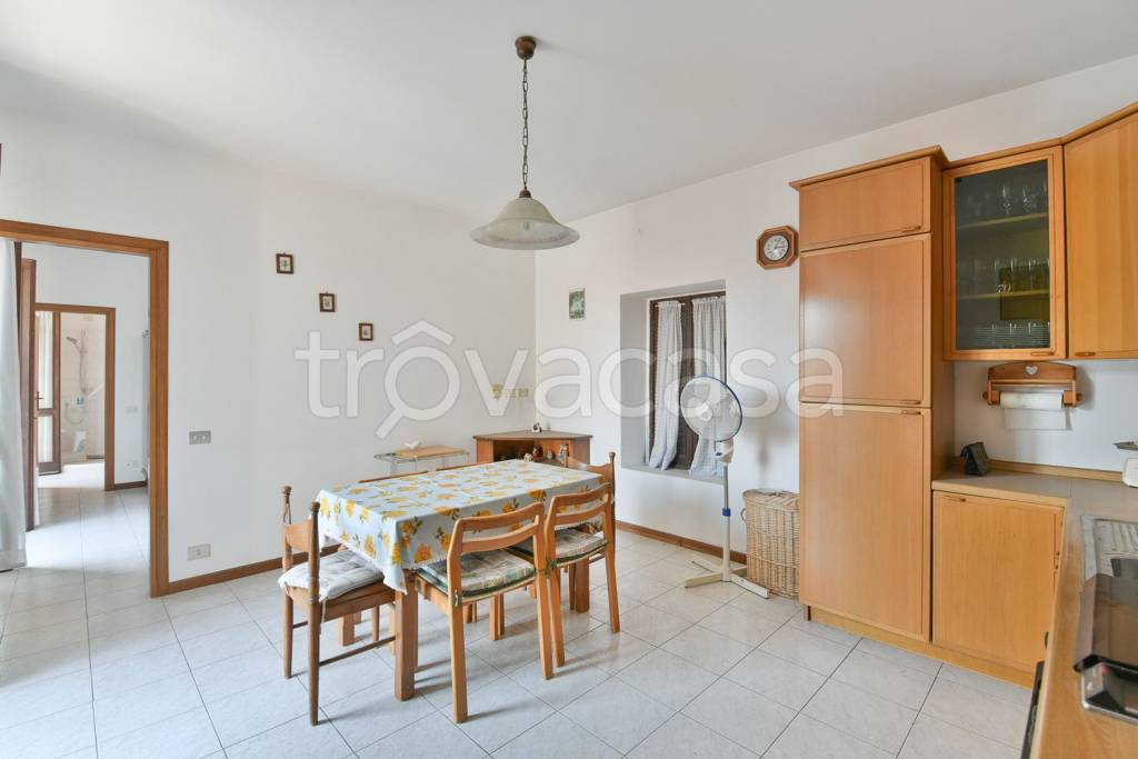 Appartamento in vendita a Eupilio piazza Camillo Benso di Cavour, 7