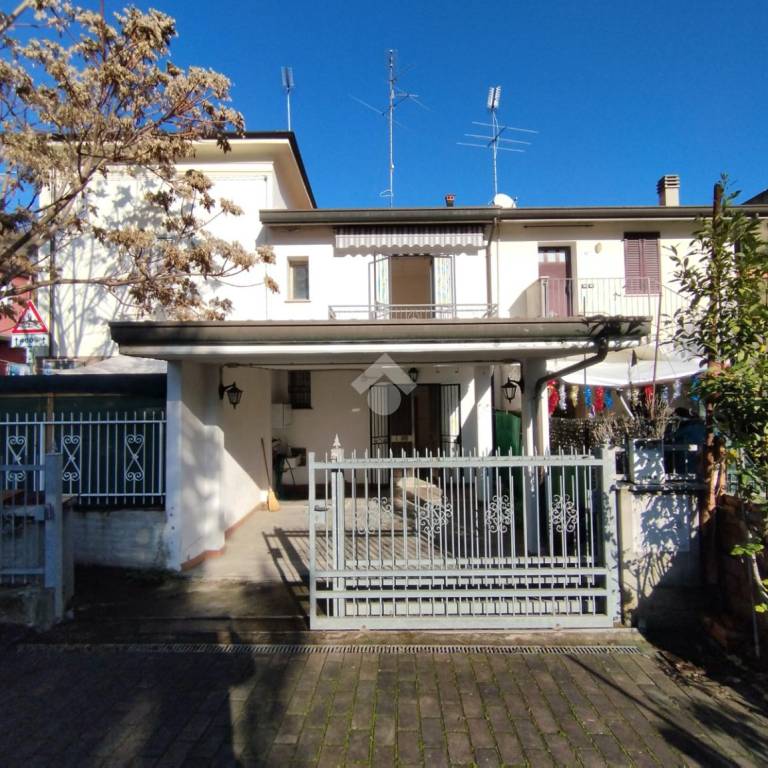 Villa a Schiera in vendita a Rimini via della Grotta Rossa, 50