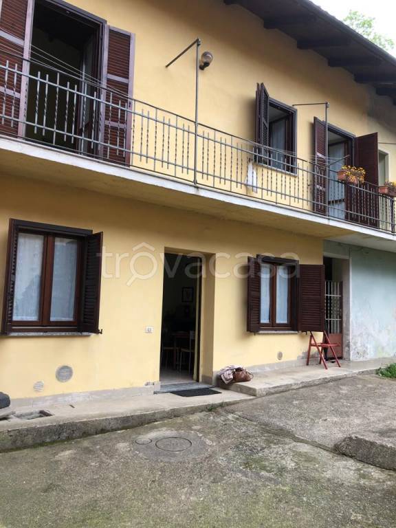 Appartamento in vendita a Massino Visconti via Umberto I, 14