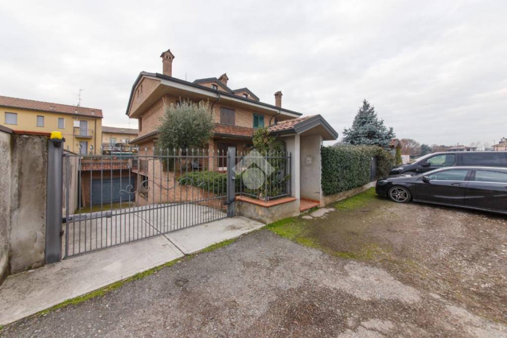 Villa Bifamiliare in vendita a Lainate via calabria, 13