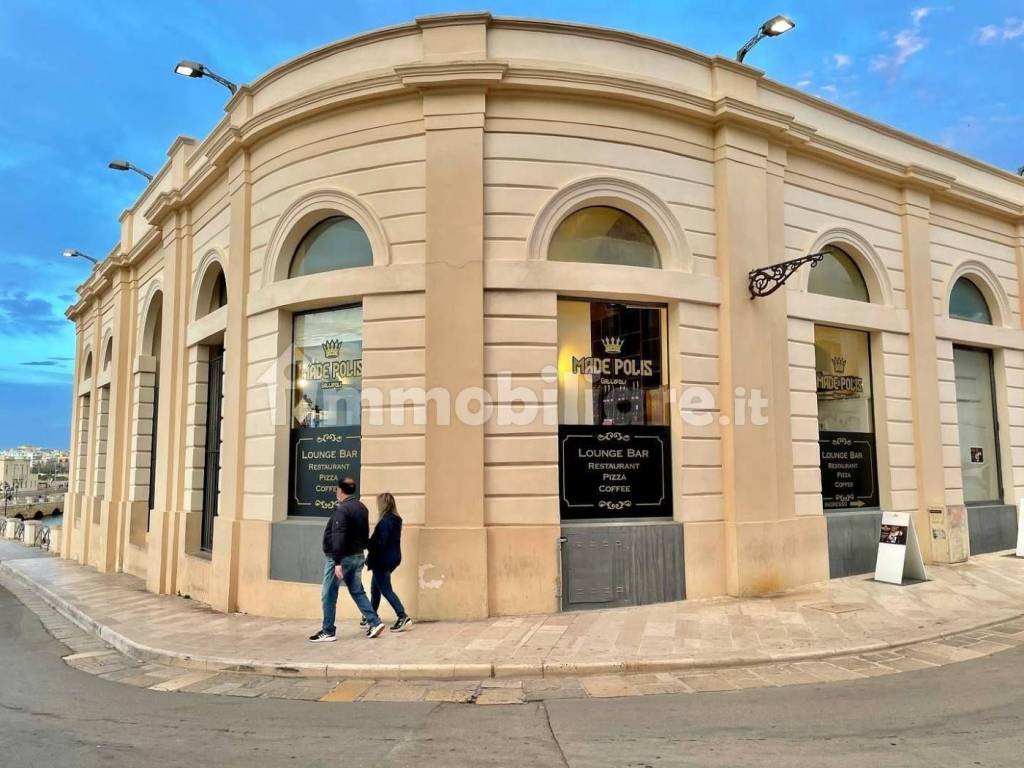 Pizzeria in vendita a Gallipoli piazza Matteo Renato Imbriani