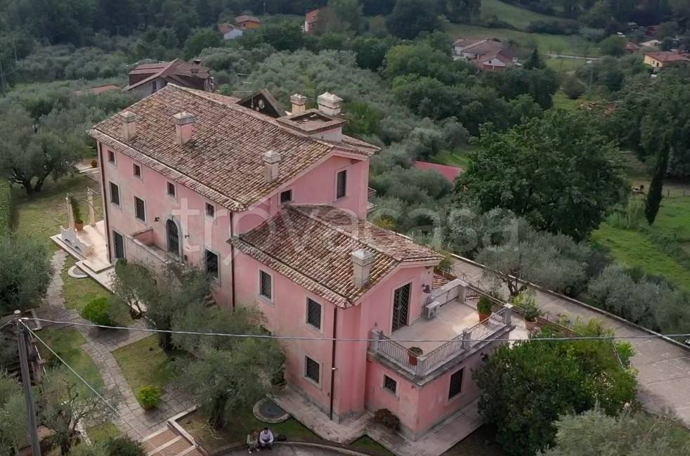 Villa in vendita a Frosinone via Bagni