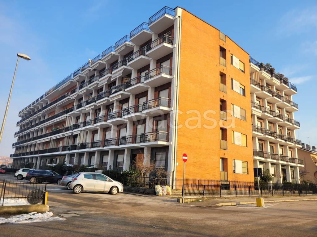 Appartamento in vendita a Carmagnola via Federico Sura