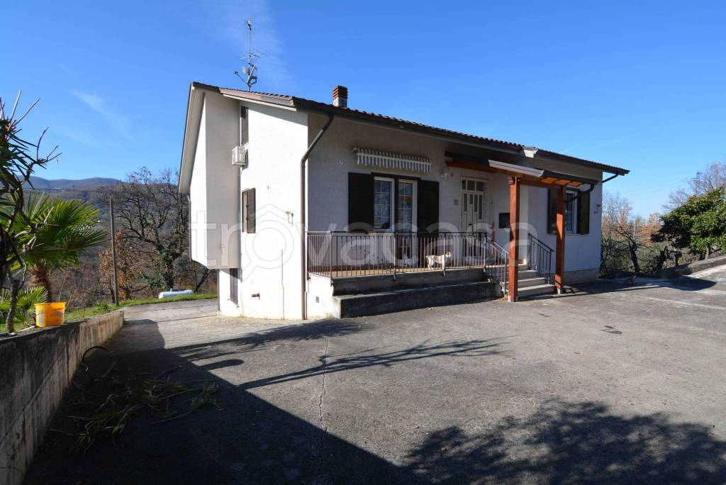 Villa in vendita a Castelfranci