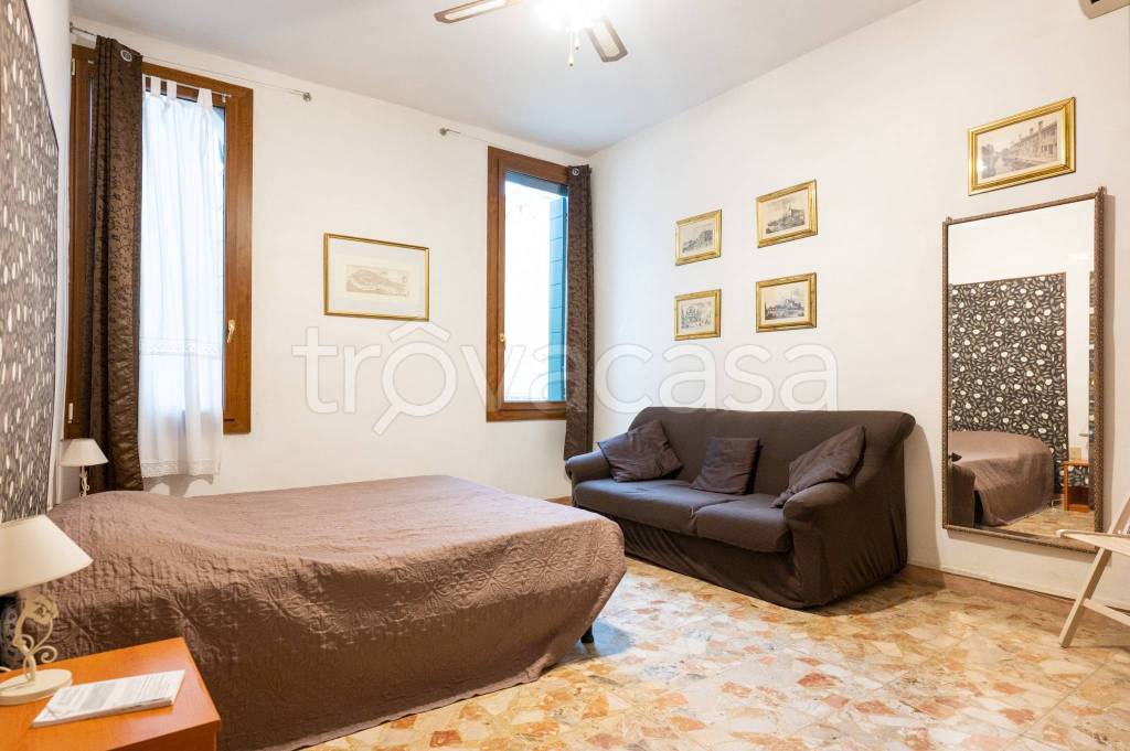 Appartamento in vendita a Venezia campo San Stae