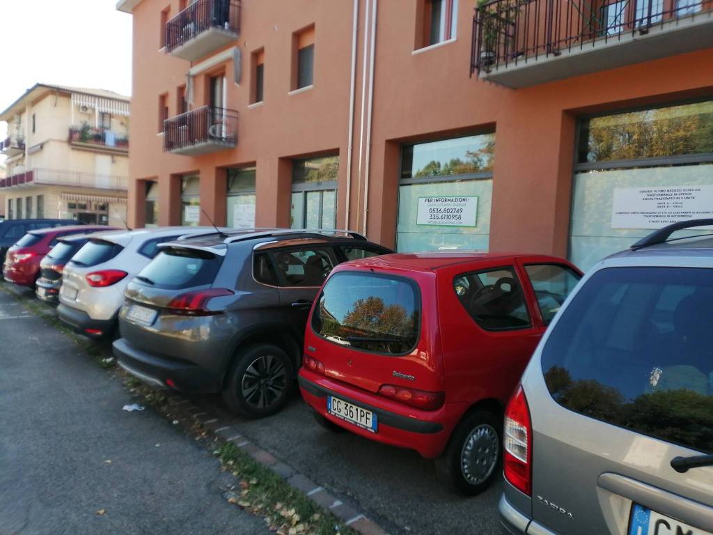 Negozio in vendita a Sassuolo viale Gorizia, 106