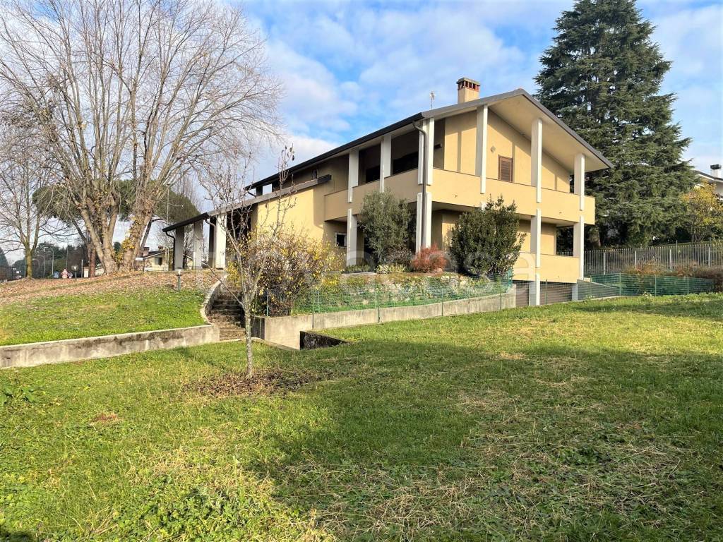 Villa in vendita a Carnate via Luigi Pastore, 1