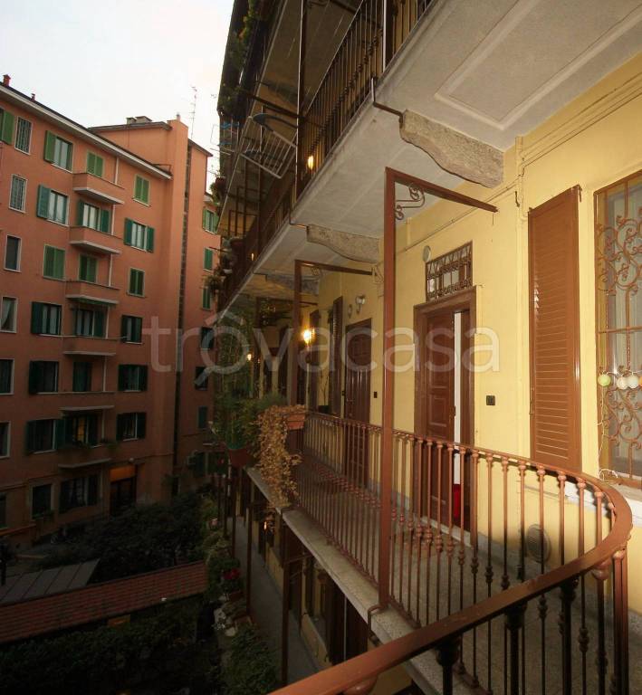 Appartamento in vendita a Milano via Ruggero di Lauria, 9