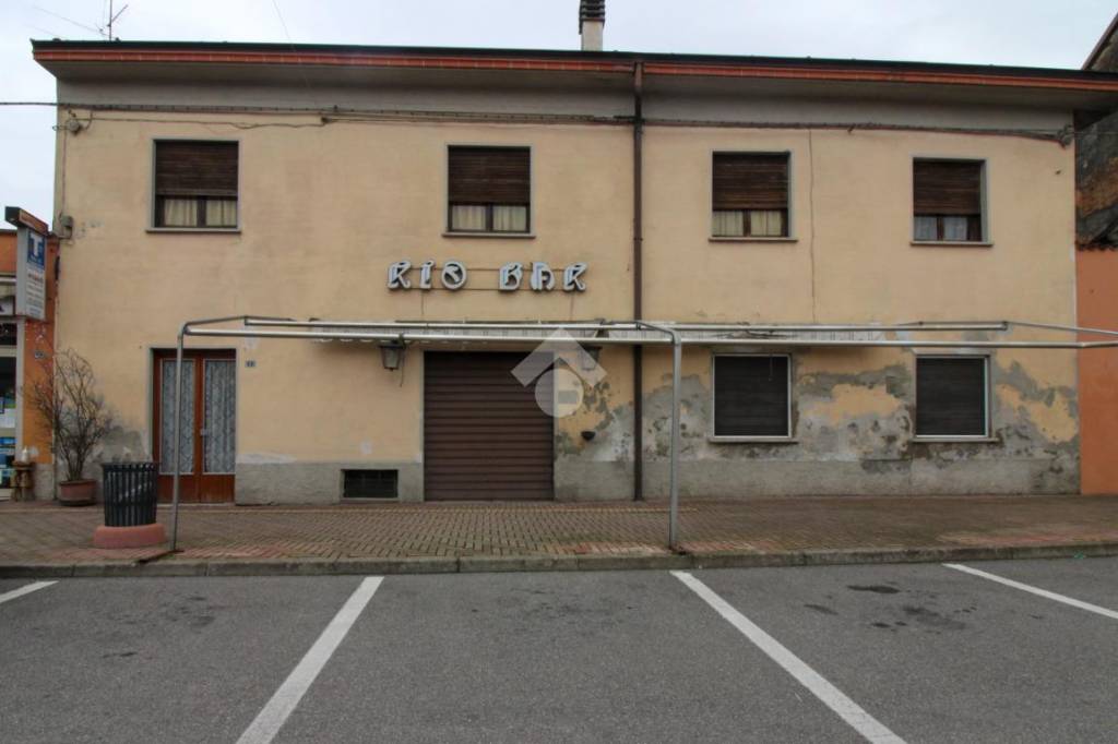 Negozio in vendita a Spinadesco via Giuseppe Mazzini, 10