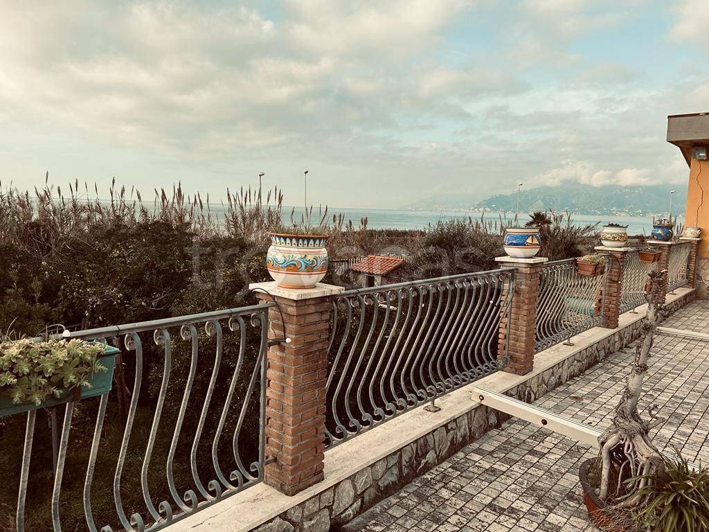 Villa Bifamiliare in in vendita da privato a Salerno via Capitolo Traversa 2, 4