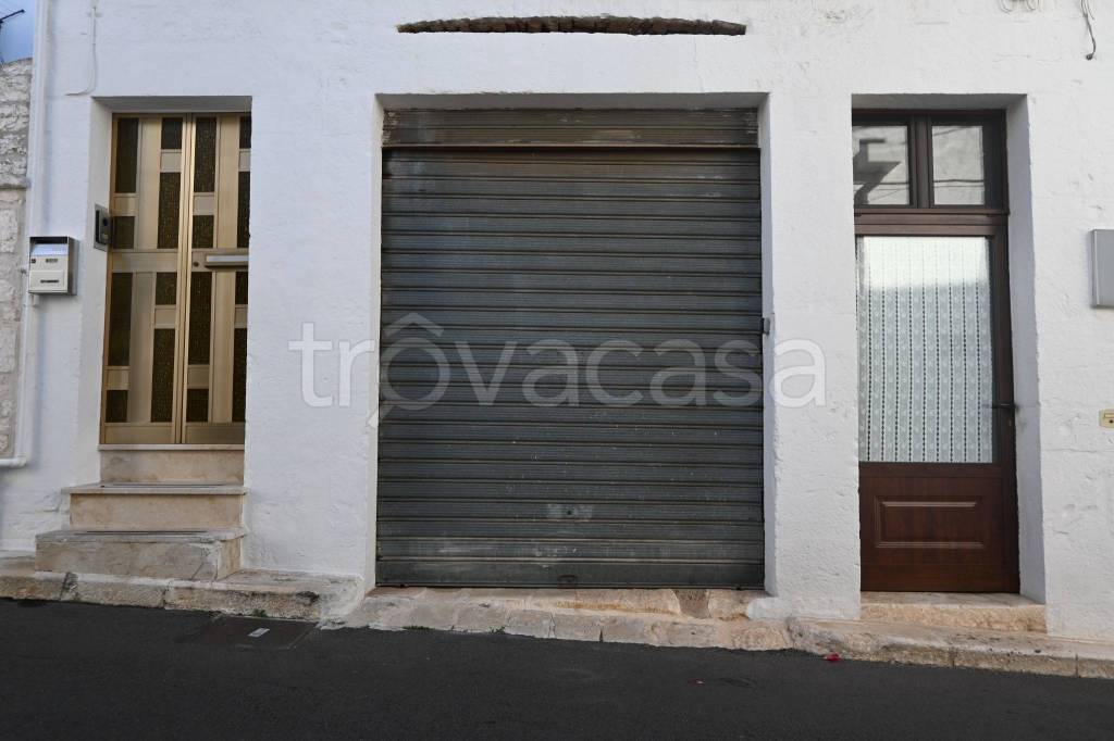 Garage in vendita ad Alberobello via Generale Armando Diaz