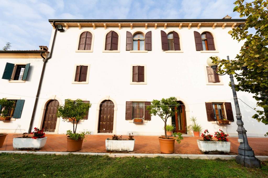 Villa in vendita a San Martino Buon Albergo via Monte dei Santi, 10