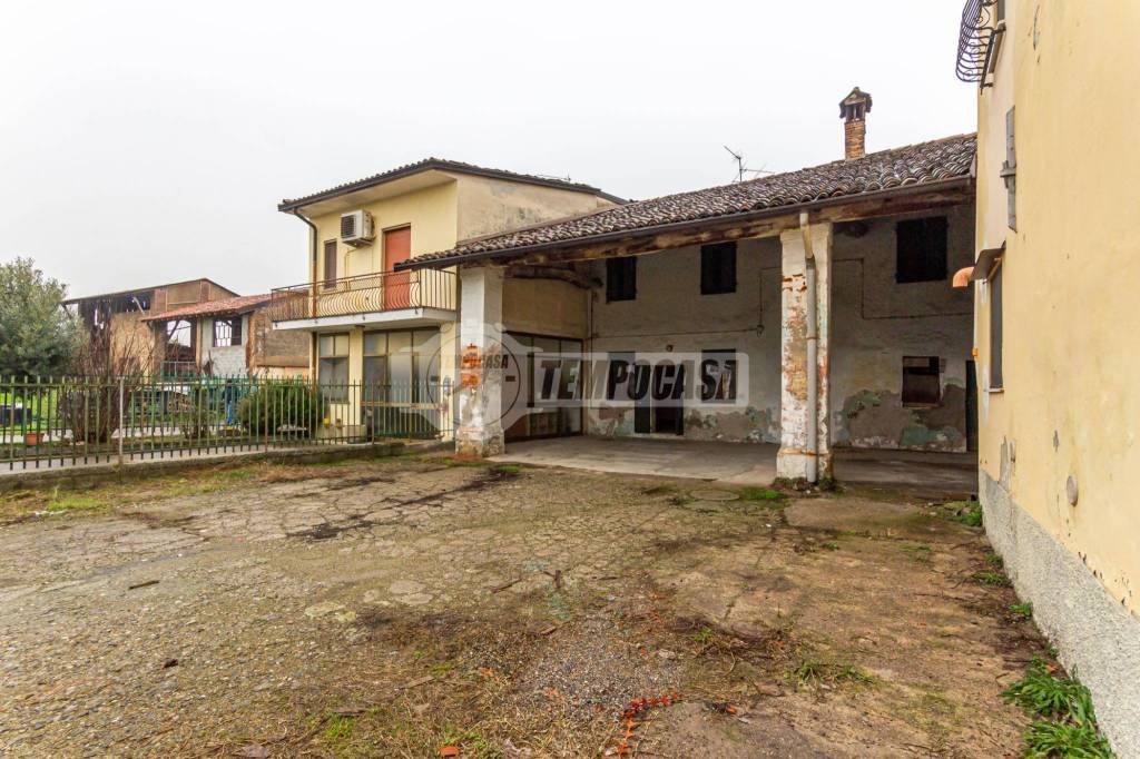 Rustico in vendita a Casale Cremasco-Vidolasco via Moronato Tadini