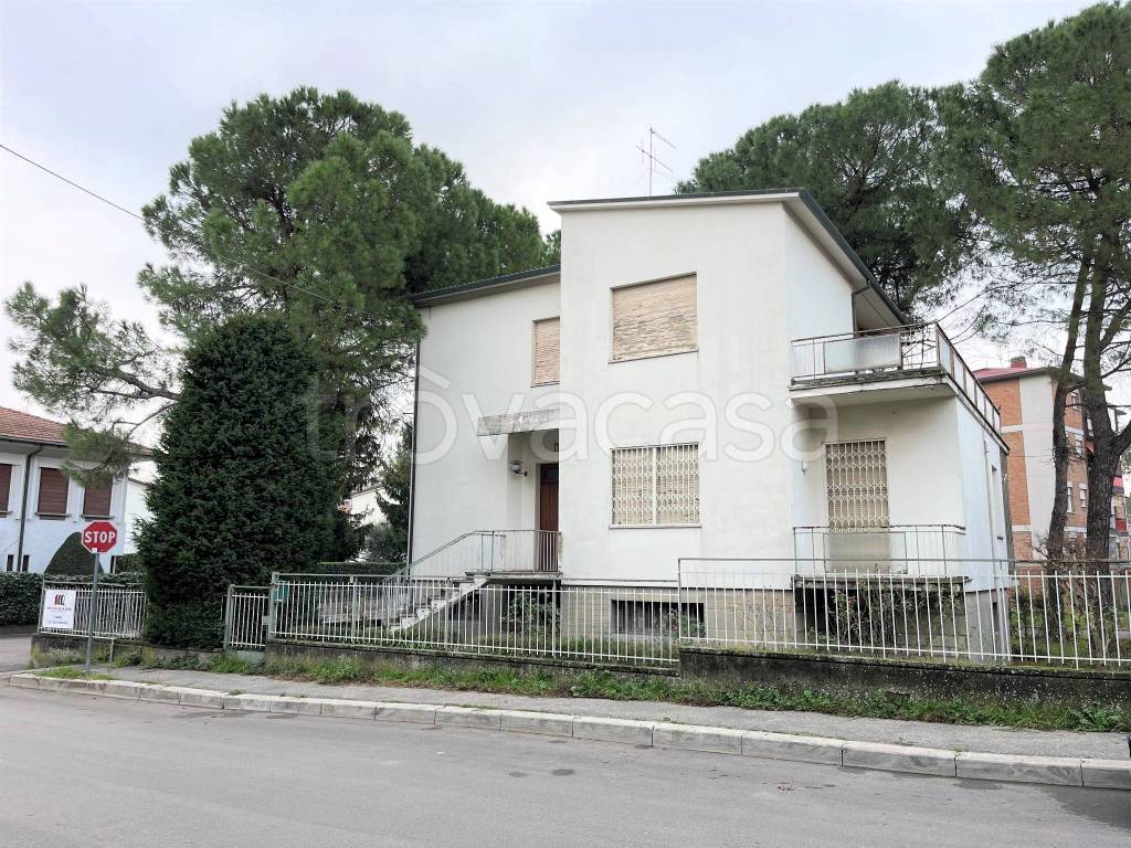 Villa in vendita a Faenza via Antonio Cicognani, 11