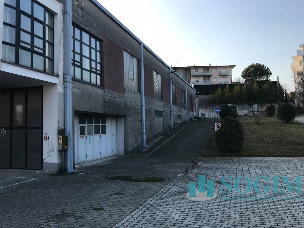 Capannone Industriale in vendita a Cantù via Torino, 30