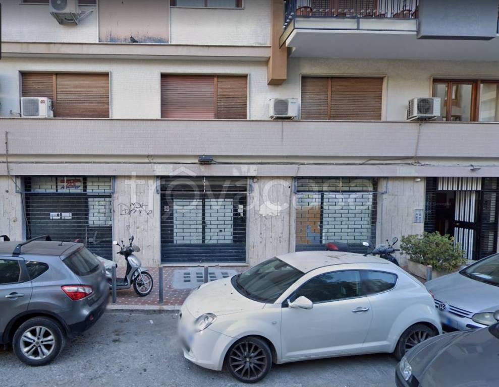 Magazzino in vendita a Palermo via Antonio De Gregorio, 19
