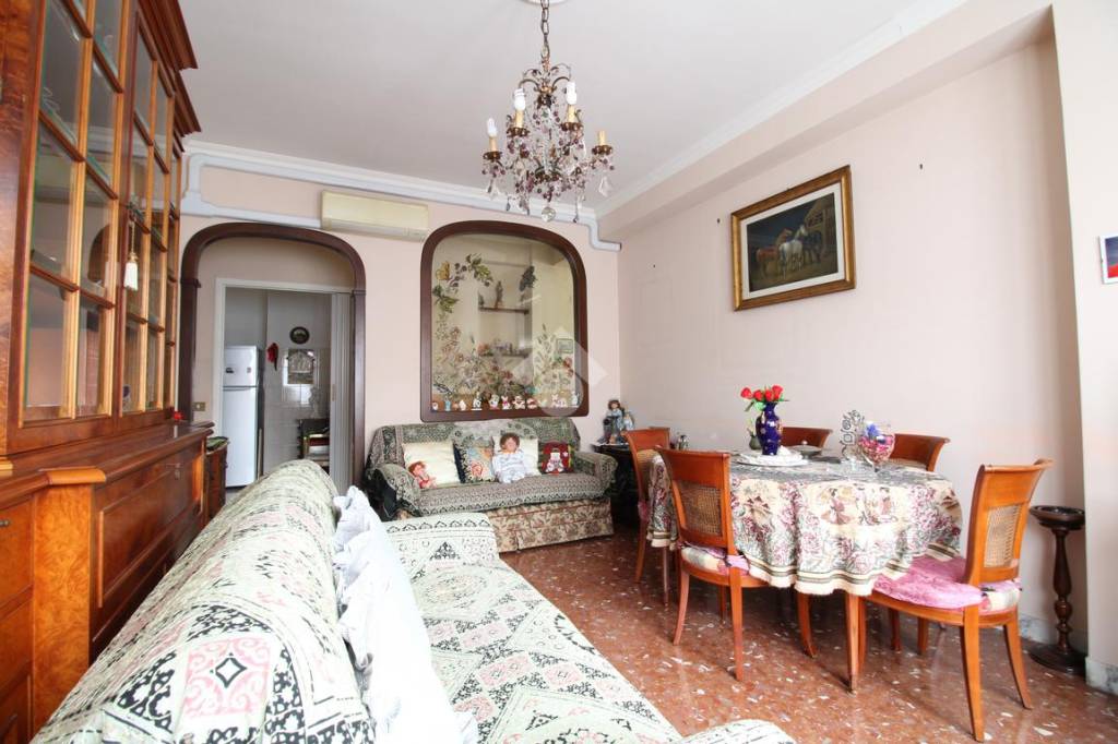 Appartamento in vendita a Pomezia via Catullo, 57