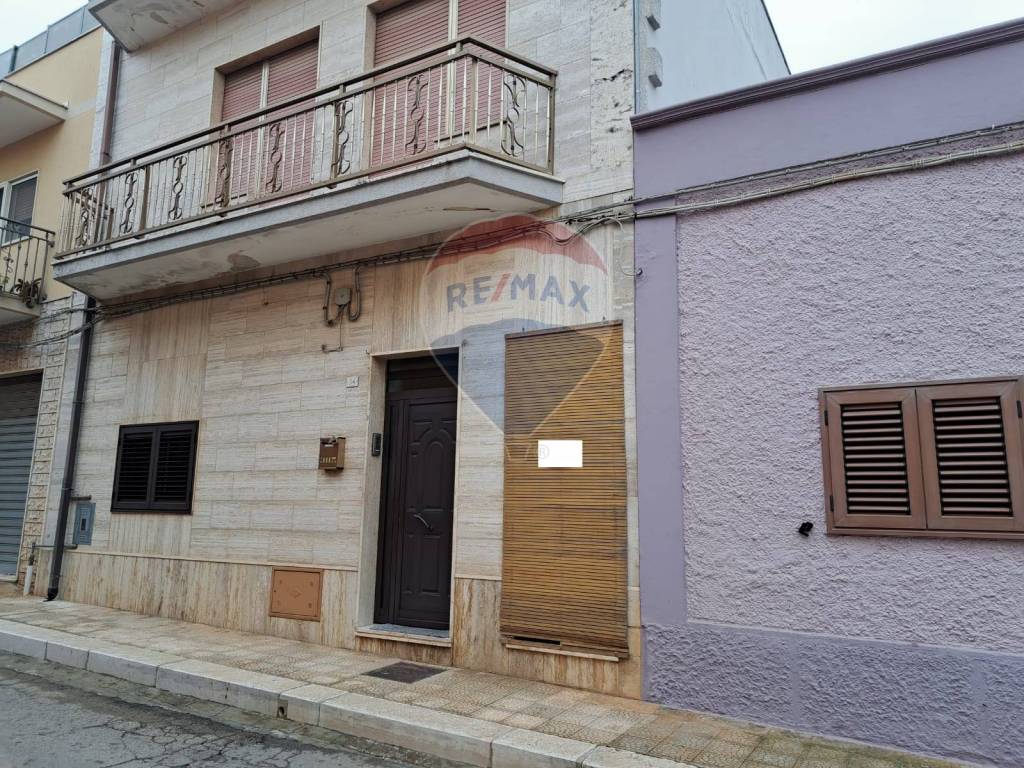 Casa Indipendente in vendita a San Vito dei Normanni via Grazia Deledda, 34