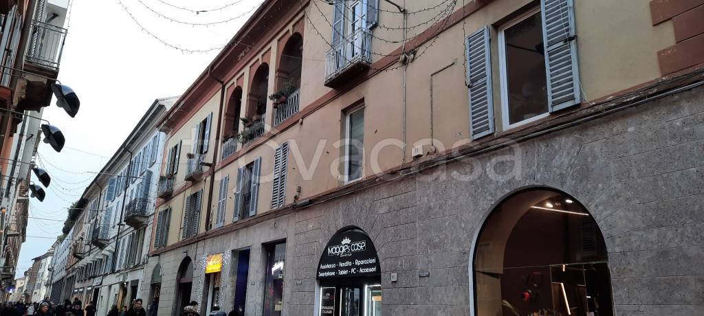Appartamento in vendita a Pavia corso Camillo Benso di Cavour, 16
