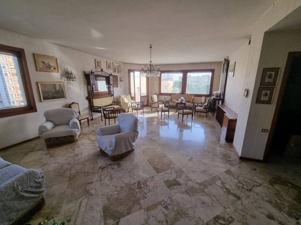 Appartamento in in vendita da privato a Palermo via Generale Carlo Alberto Dalla Chiesa, 40