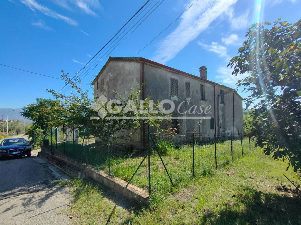 Casa Indipendente in vendita a San Vincenzo la Costa via Albano