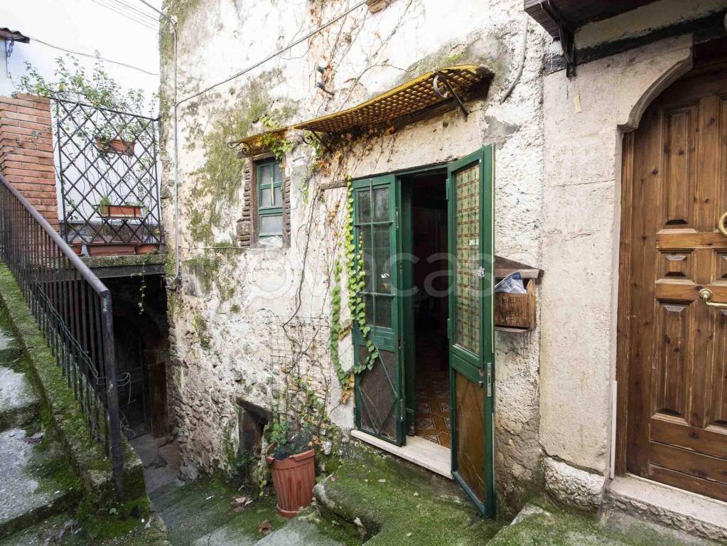 Appartamento in vendita a Poggio Moiano via Pettorone
