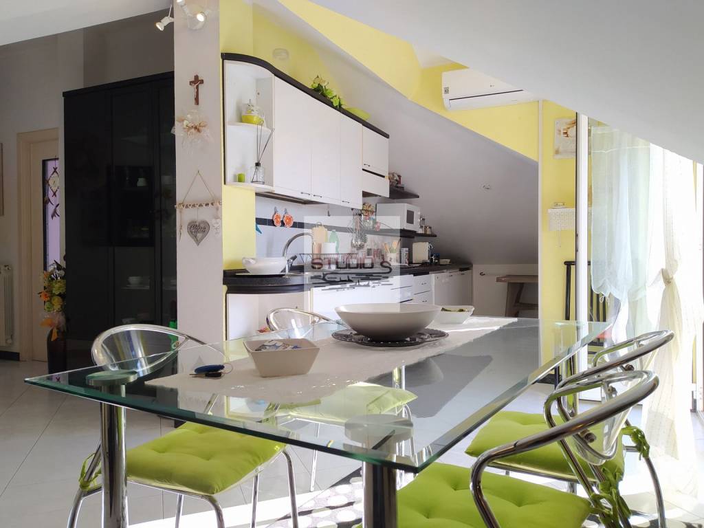 Appartamento in vendita a Riva Ligure via Aurelia
