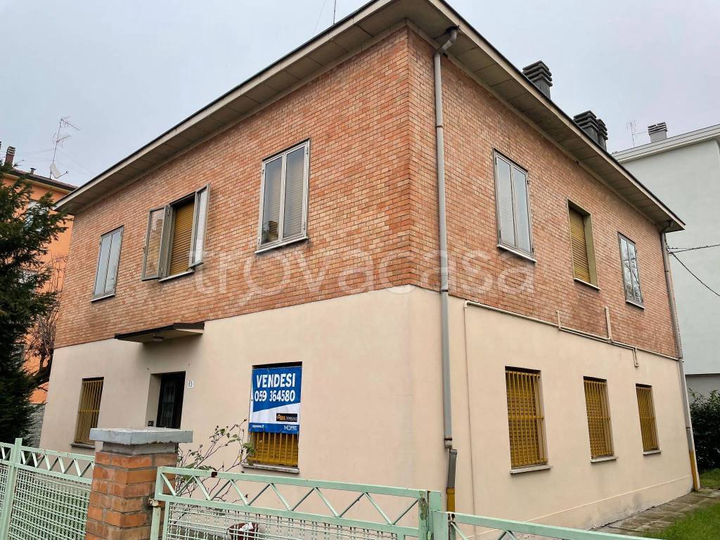 Villa in vendita a Modena via La Spezia