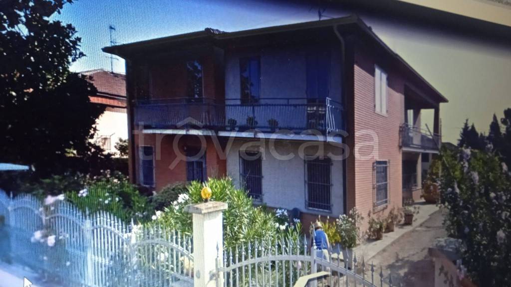 Villa in in vendita da privato a Sale via Alcide De Gasperi, 11