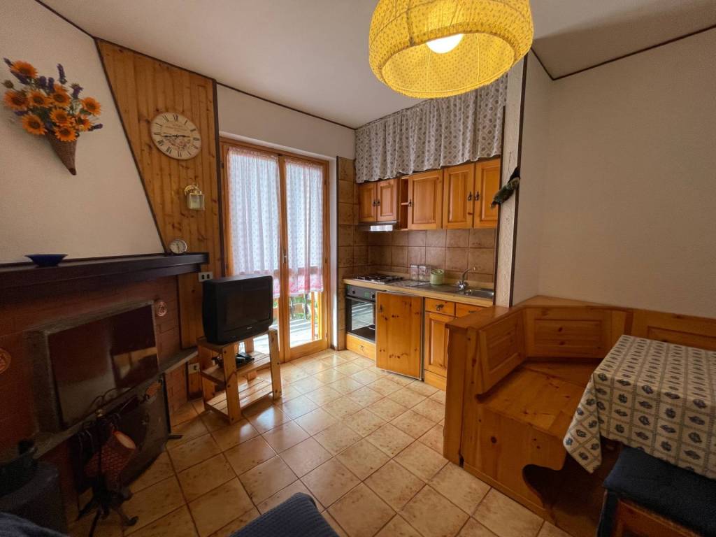 Appartamento in vendita a Roburent via Giangirone, 52