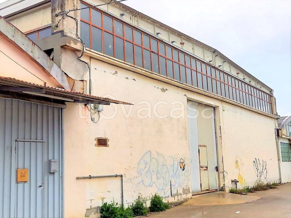 Capannone Industriale in vendita a Terracina via Industrie, 19
