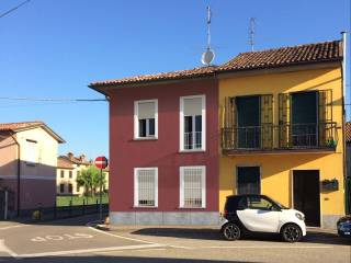 Casa indipendente in in affitto da privato a vellezzo bellini via interno, 27