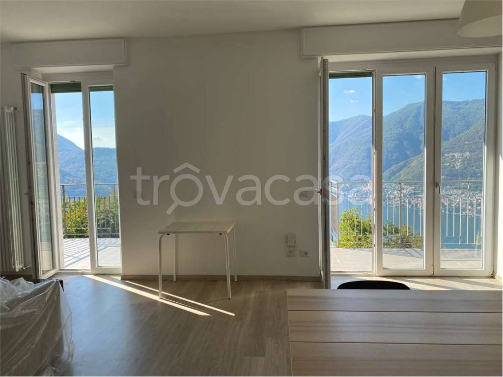 Villa Bifamiliare in vendita a Faggeto Lario via Pisciola, 1