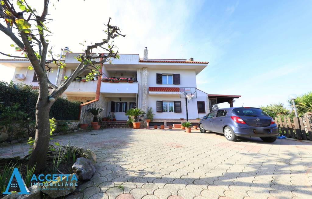 Villa in vendita a San Giorgio Ionico via Pietro Germi