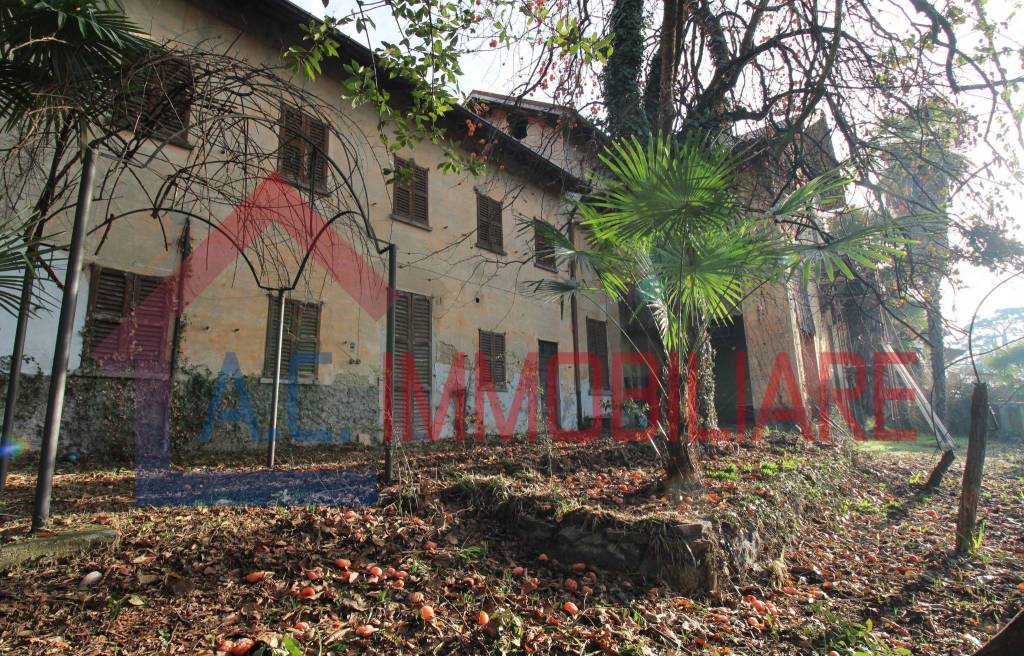 Villa in vendita a Vergiate via Angelo Beia