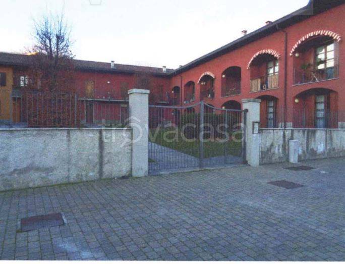 Mansarda all'asta a Villa Guardia via Adige, 6