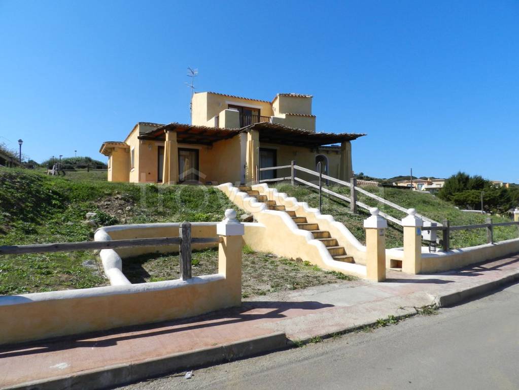 Villa Bifamiliare in vendita a Stintino via Limbara