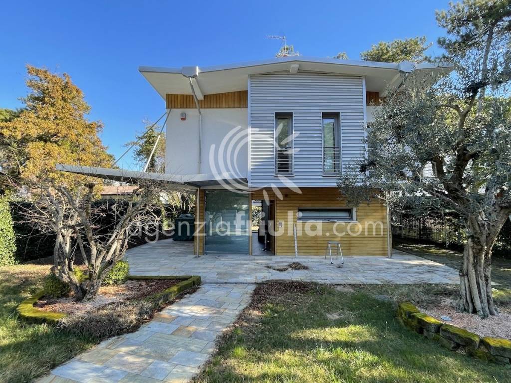 Villa in vendita a Lignano Sabbiadoro via Raggio di Giove, 18B