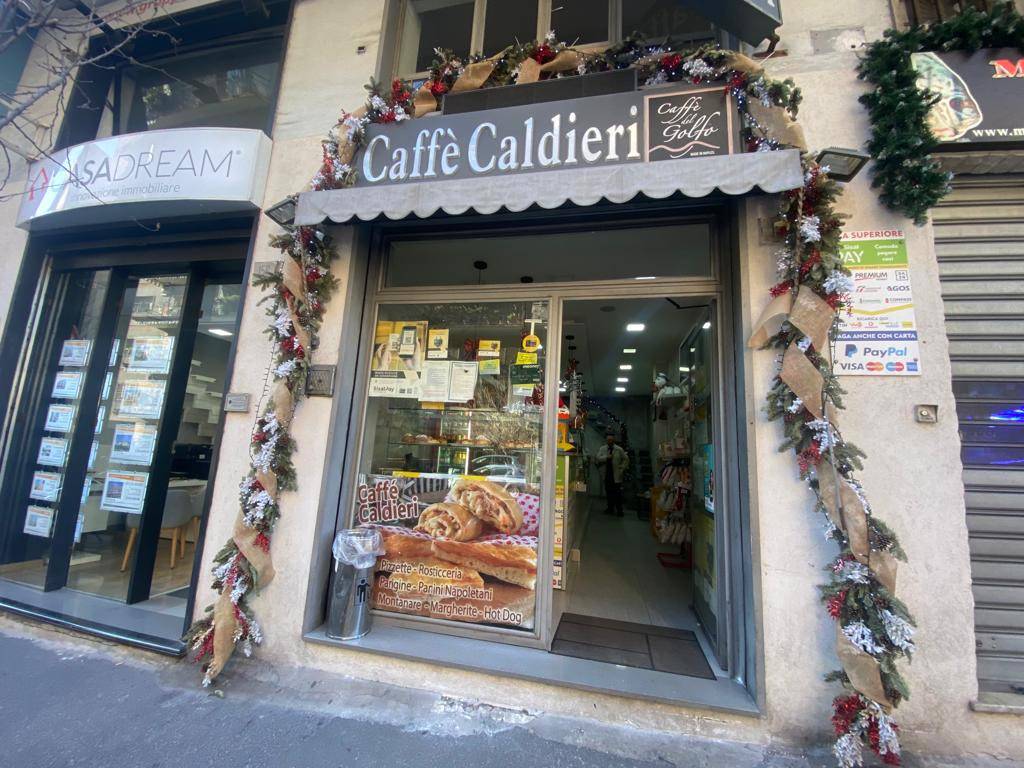 Bar in vendita a Napoli via Luigi Caldieri, 154