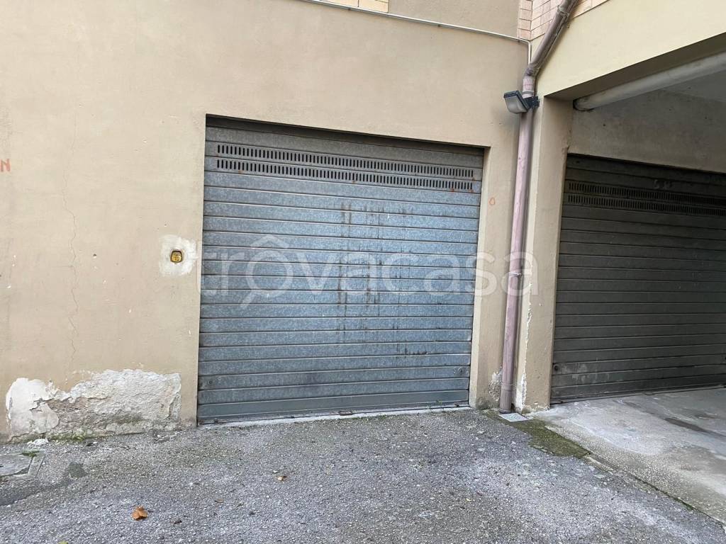 Garage in vendita a Colleferro via Tiziano, 10